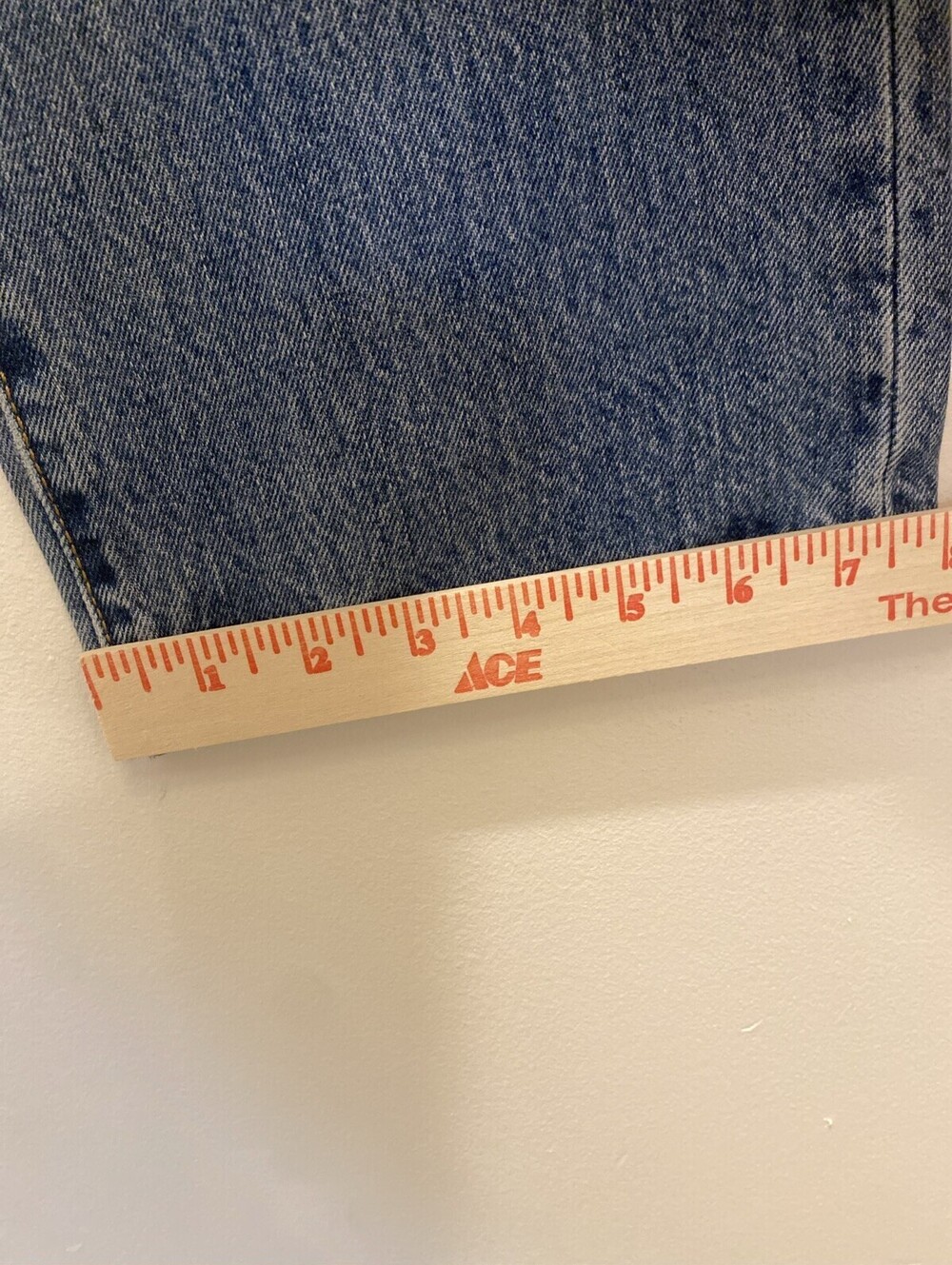 Levis 501 Original Straight‎ Leg Button Fly Jeans Medium Wash Blue Mens 33x34 - Picture 7 of 9